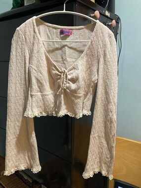 Edikted Cream Lace-Trim Ruched Front Crop Top